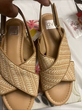 DV by Dolce Vita Tan Woven Crisscross Wedge Sandals size 5